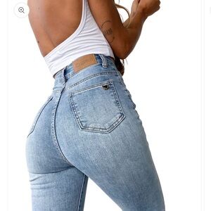 CHIPRE Darma Classic Blue High-Waisted Jeans